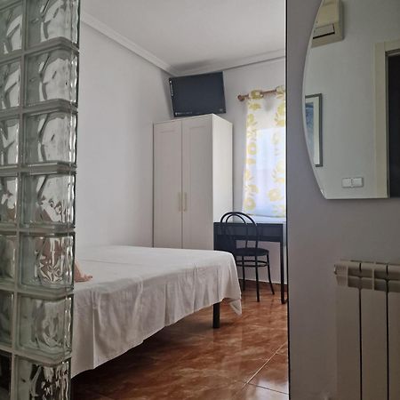 Pension Navarra Madrid Bagian luar foto