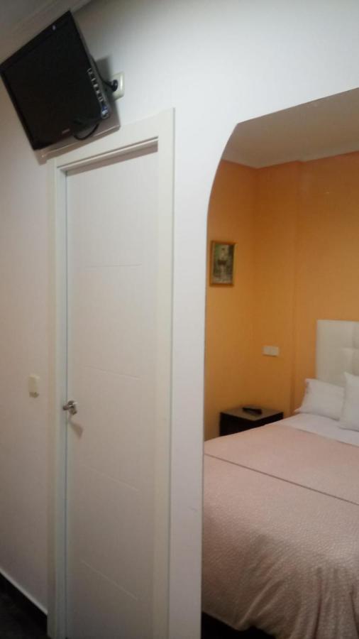 Pension Navarra Madrid Bagian luar foto