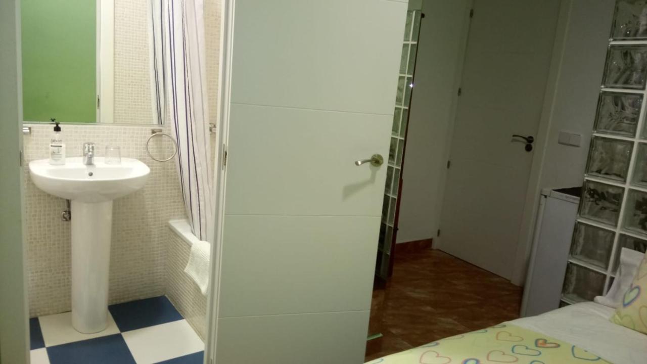 Pension Navarra Madrid Bagian luar foto
