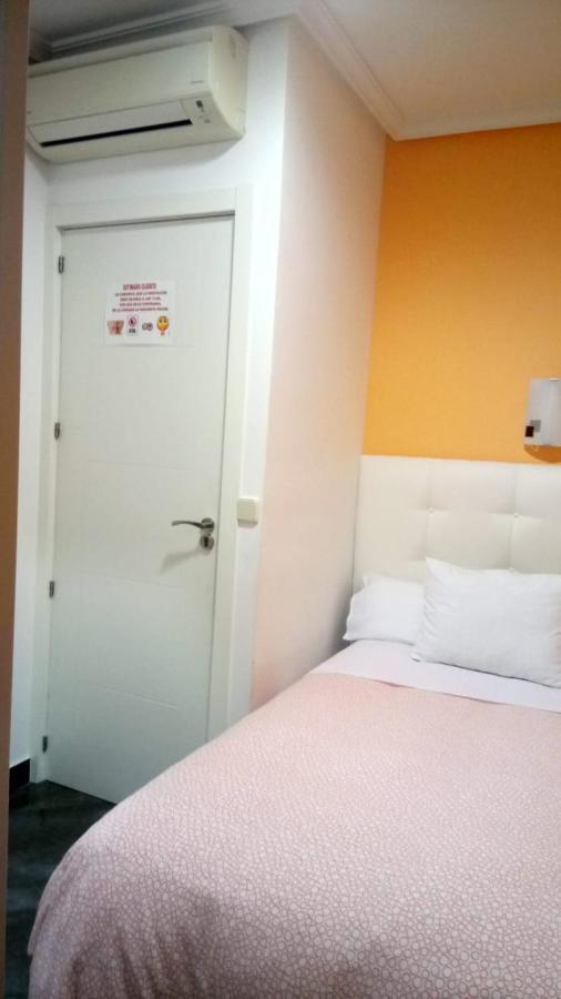 Pension Navarra Madrid Bagian luar foto