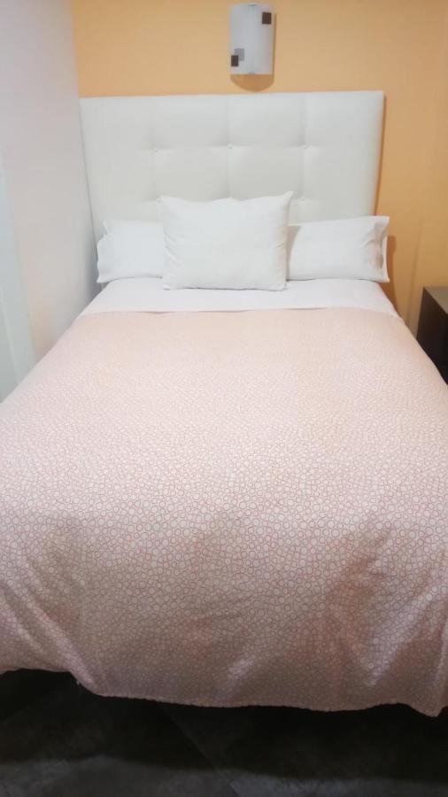 Pension Navarra Madrid Bagian luar foto