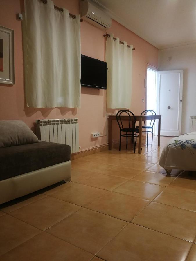 Pension Navarra Madrid Bagian luar foto