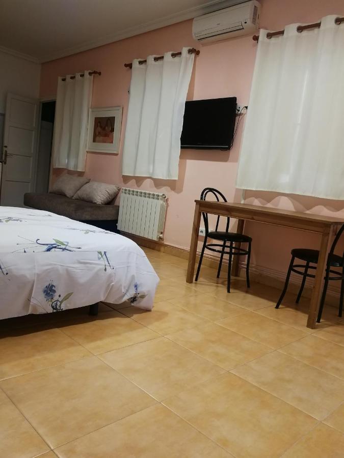 Pension Navarra Madrid Bagian luar foto