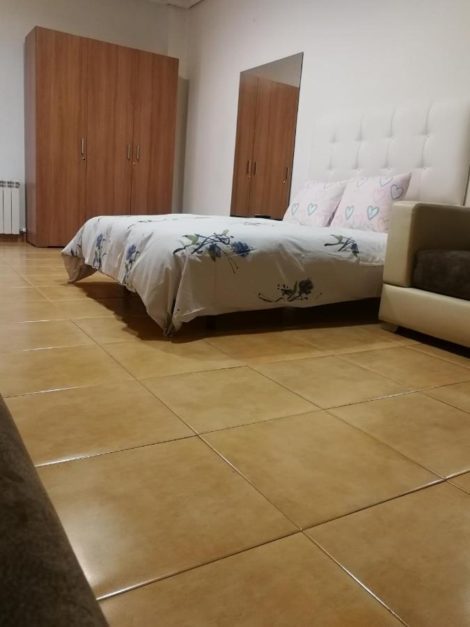 Pension Navarra Madrid Bagian luar foto