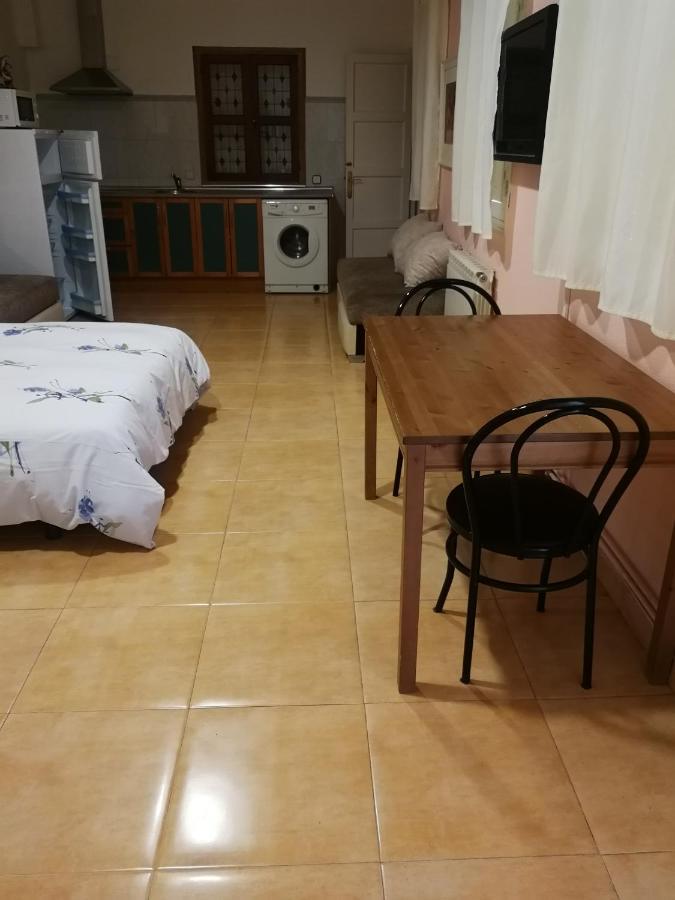 Pension Navarra Madrid Bagian luar foto