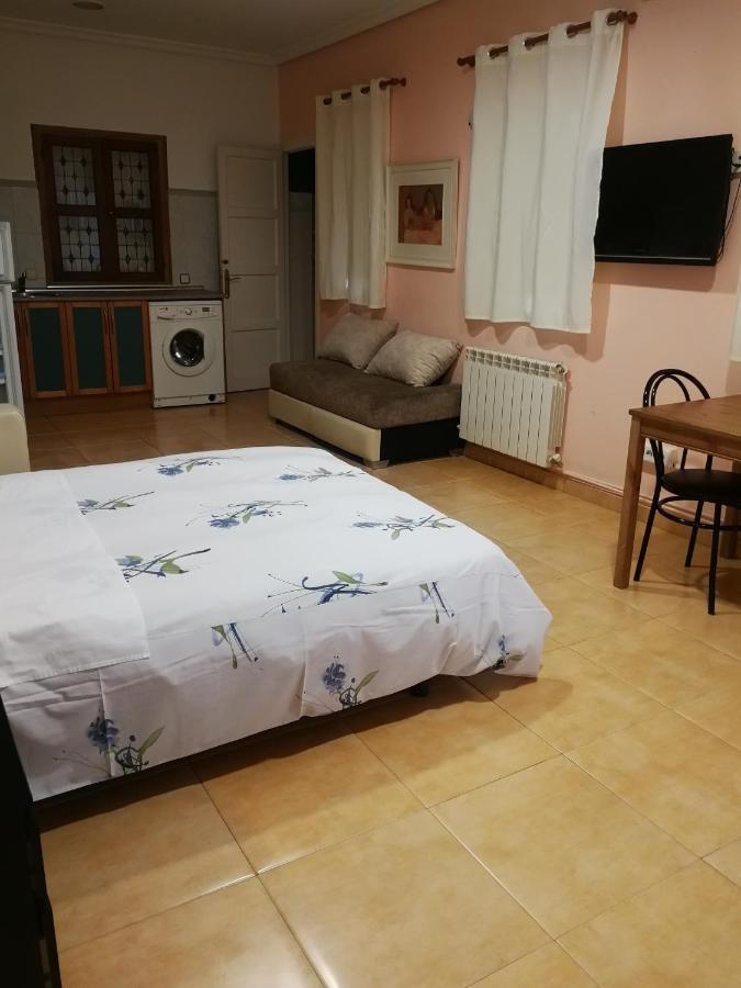 Pension Navarra Madrid Bagian luar foto