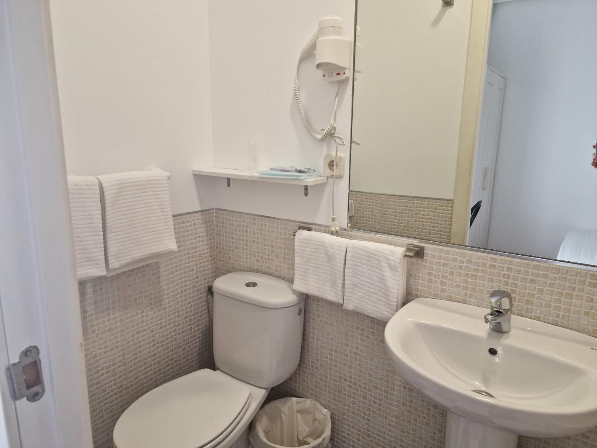 Pension Navarra Madrid Bagian luar foto
