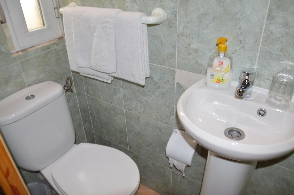 Pension Navarra Madrid Bagian luar foto