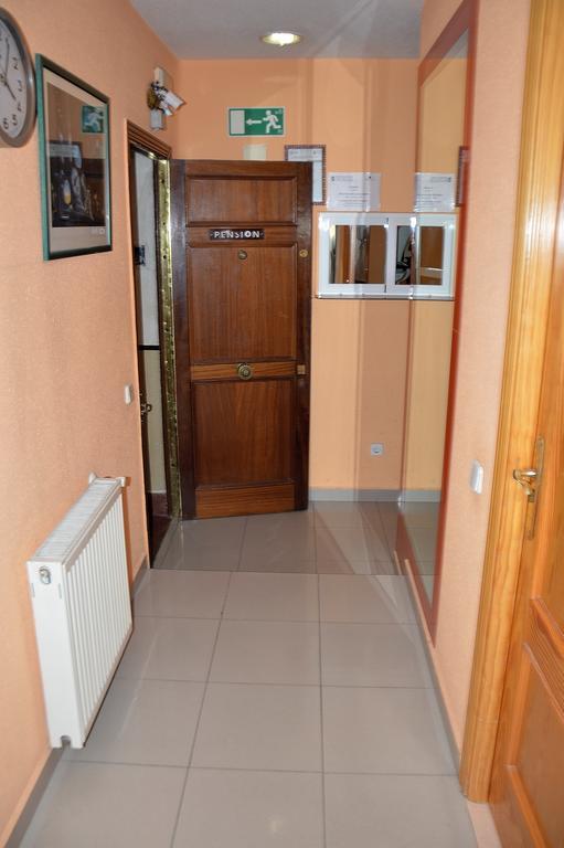 Pension Navarra Madrid Bagian luar foto