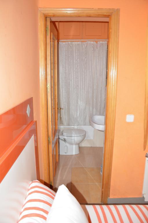 Pension Navarra Madrid Bagian luar foto