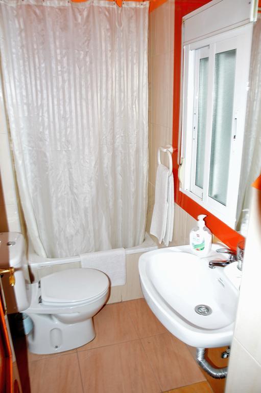 Pension Navarra Madrid Bagian luar foto