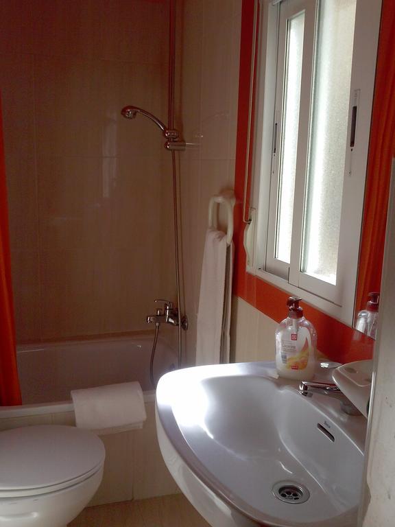 Pension Navarra Madrid Ruang foto